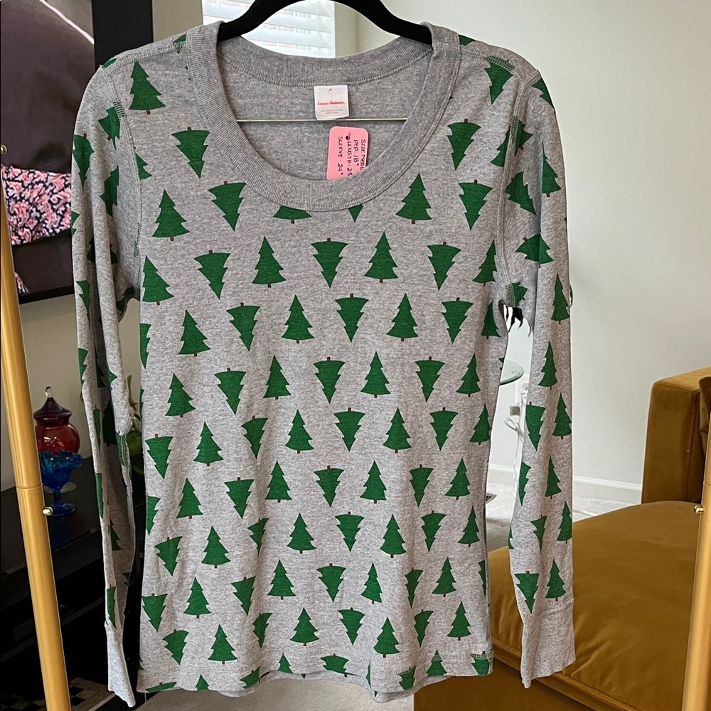 Hanna Andersson Gray Long Sleeve Shirt with Green Tree Pattern size Med